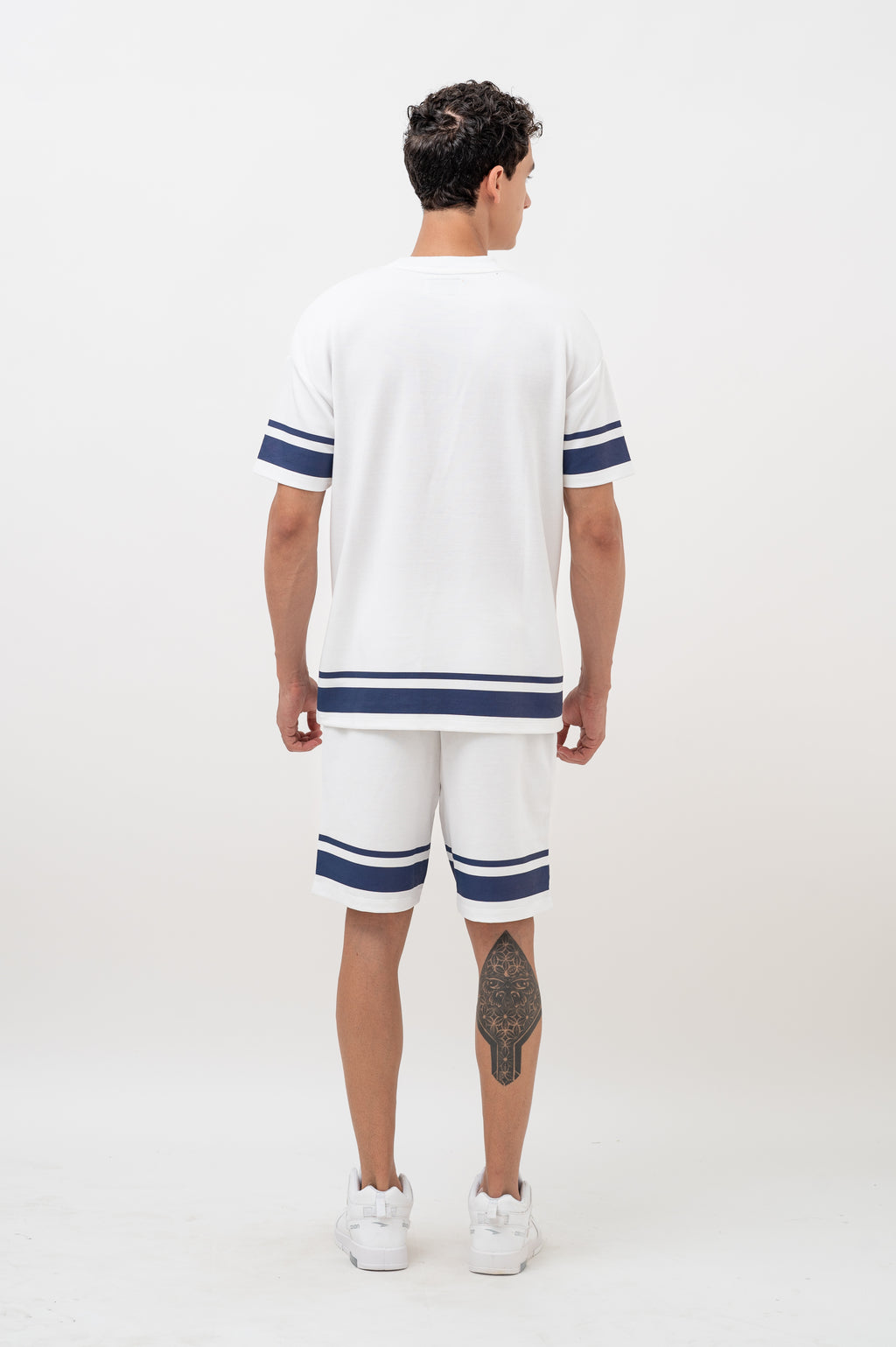 CHEST PRINT WITH  AND CONTRAST SLEEVE White