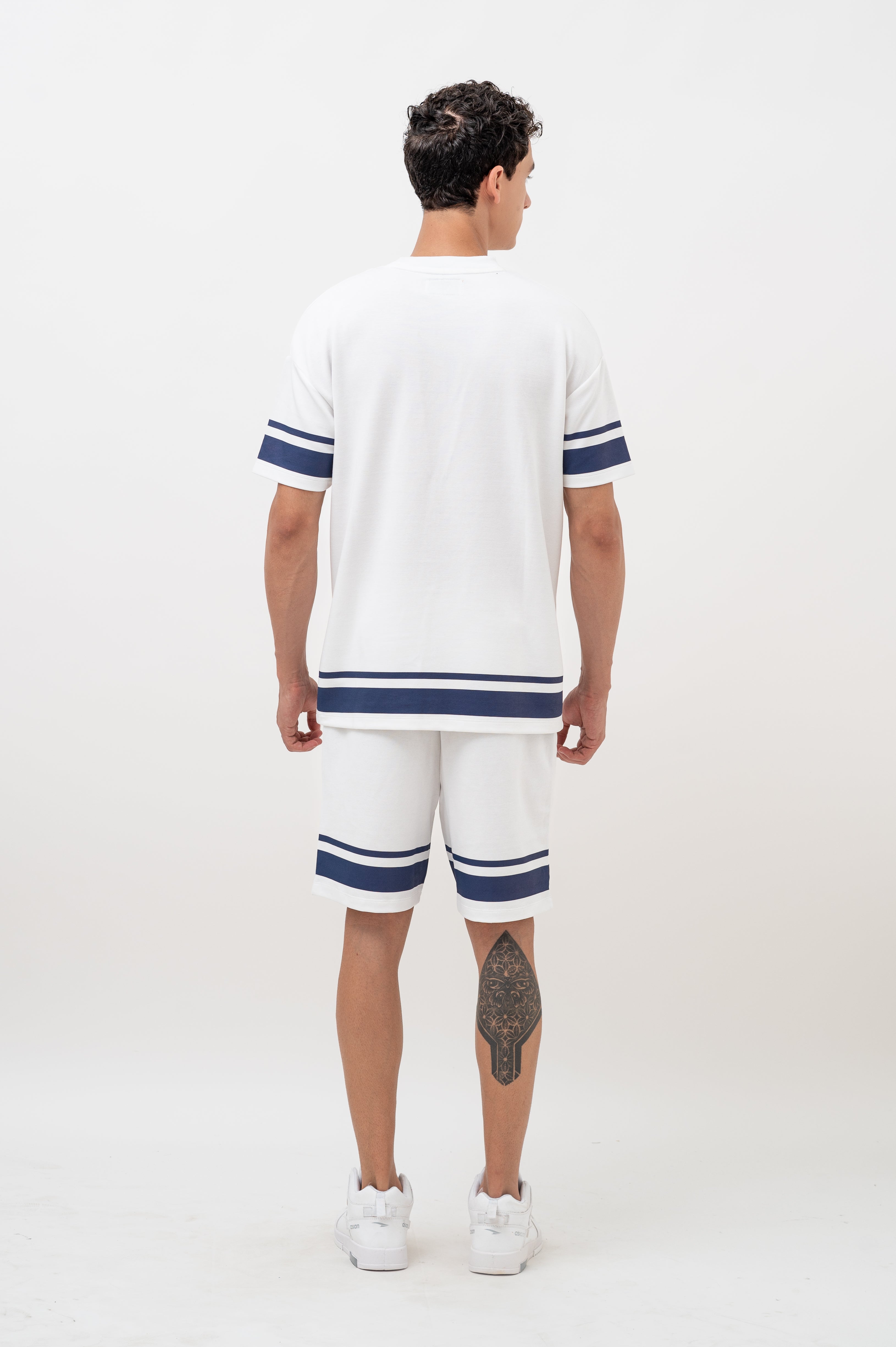 CHEST PRINT WITH  AND CONTRAST SLEEVE White