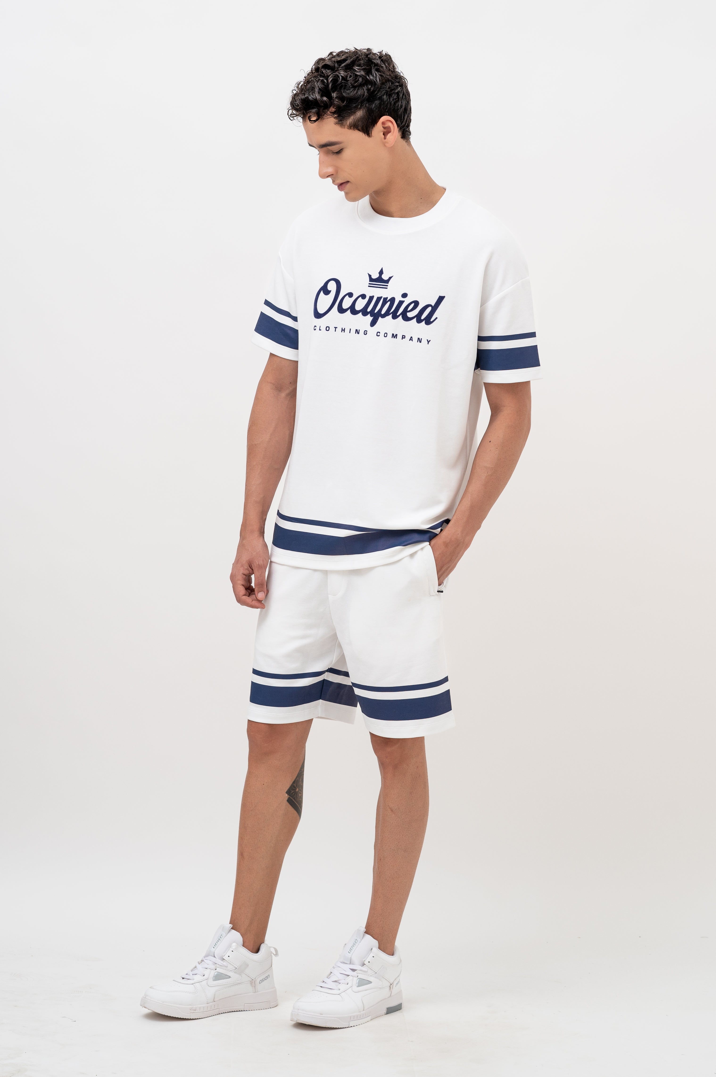 CHEST PRINT WITH  AND CONTRAST SLEEVE White